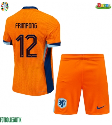 Nederländerna Jeremie Frimpong #12 Hemmaställ Barn EM 2024 Kortärmad (+ Korta byxor)